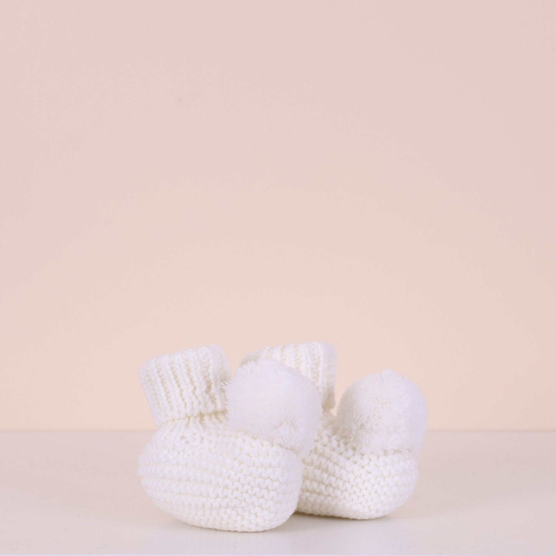 Carapins com pompom tricotado em lã merino e caxemira | HAPPY TIME IN WINTER - Wedoble