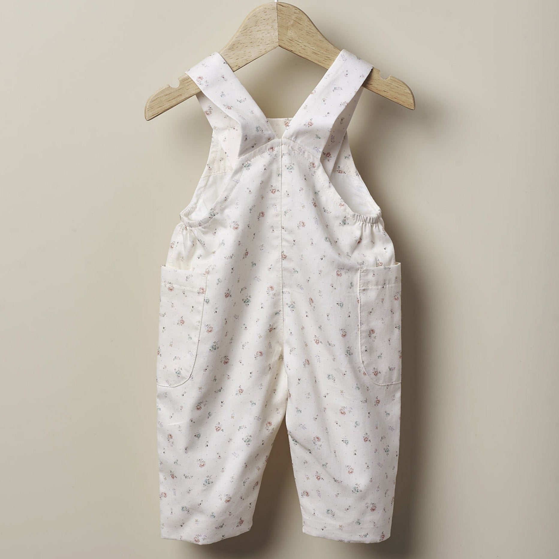Jardineiras em tecido florido | LOVELY MOTHER LOVE - Wedoble