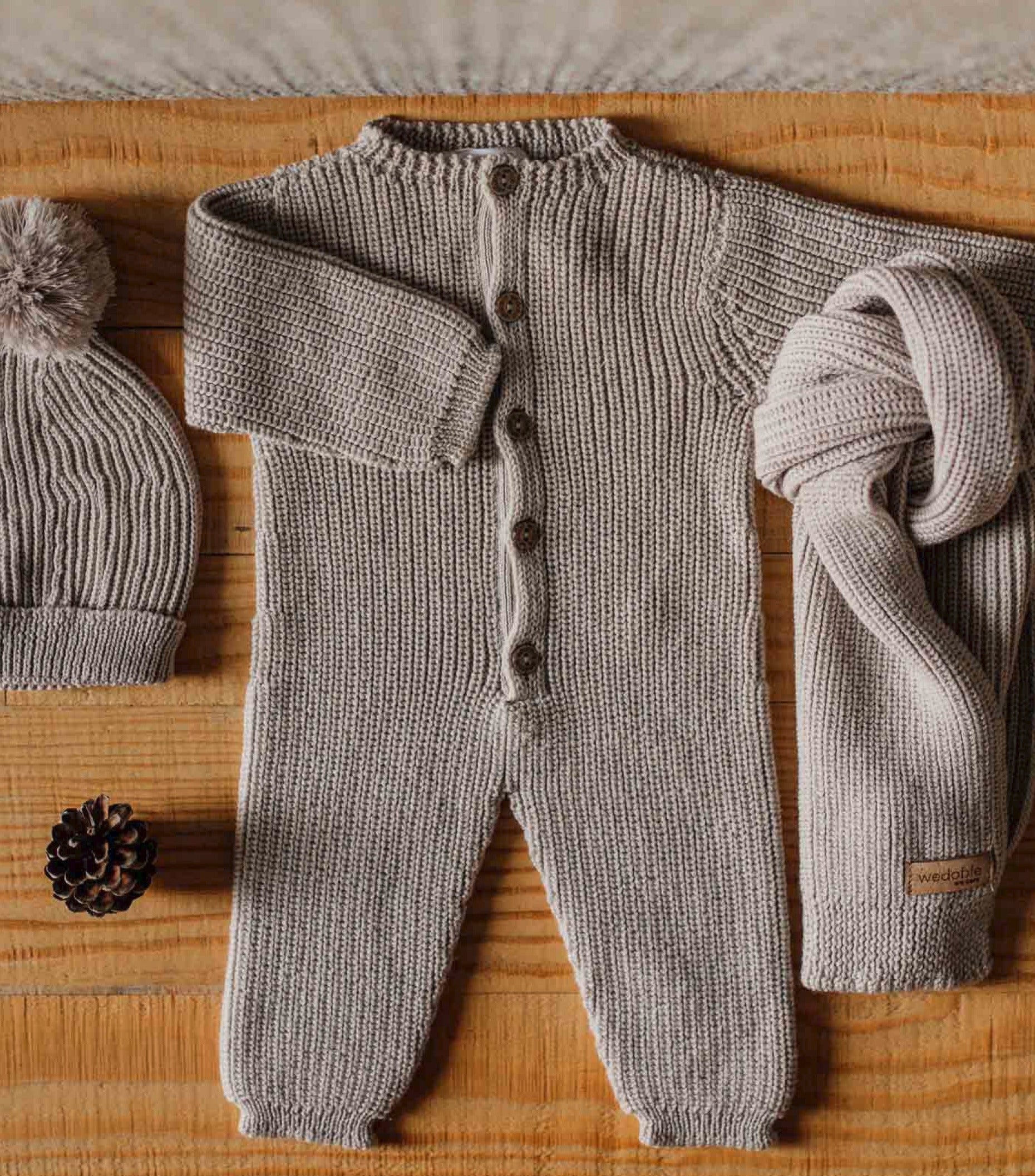 Macacão tricotado em malha de lã merino | LITTLE SWEET LOVE - Wedoble