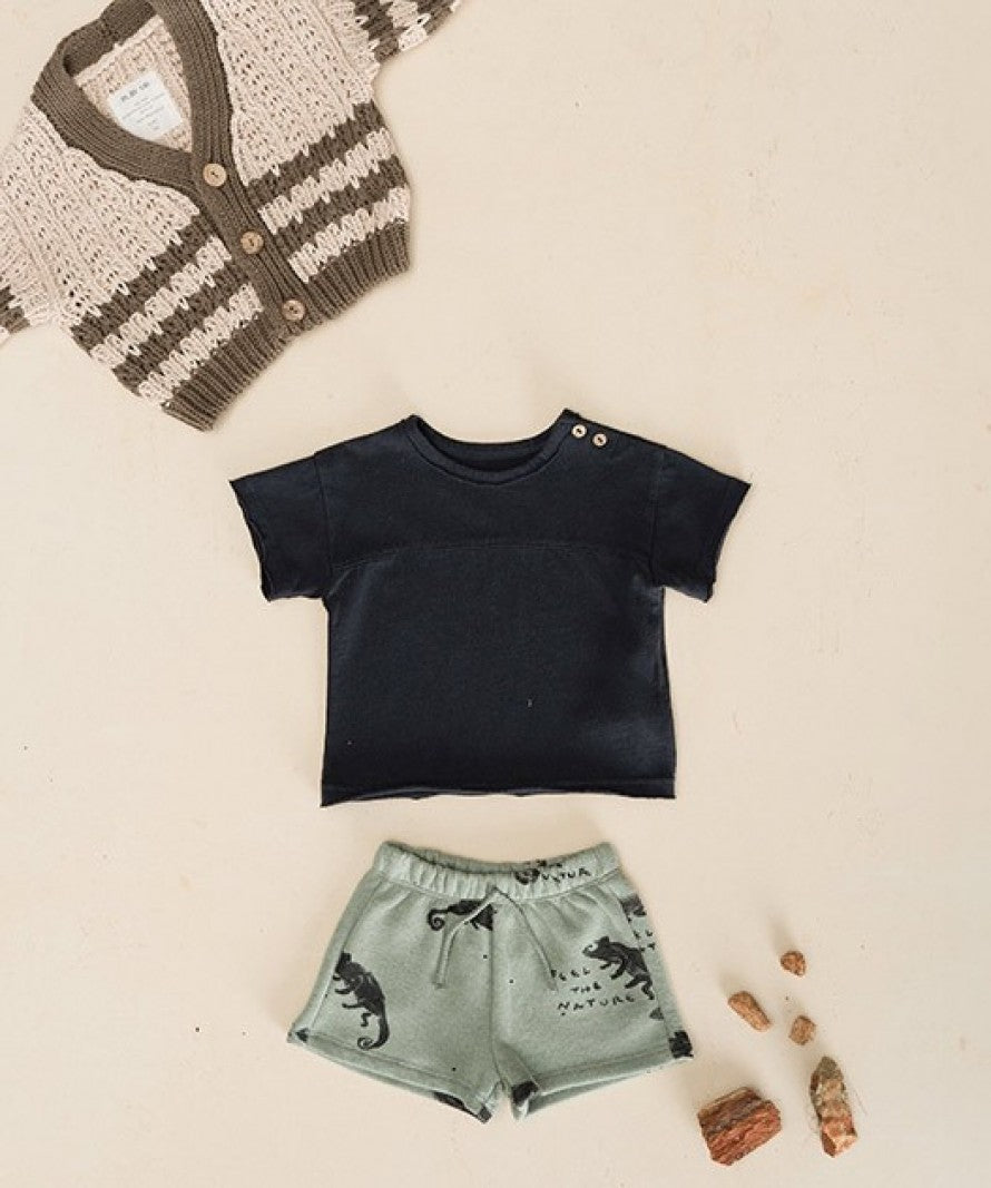 T-shirt preta com abertura no ombro - Play Up