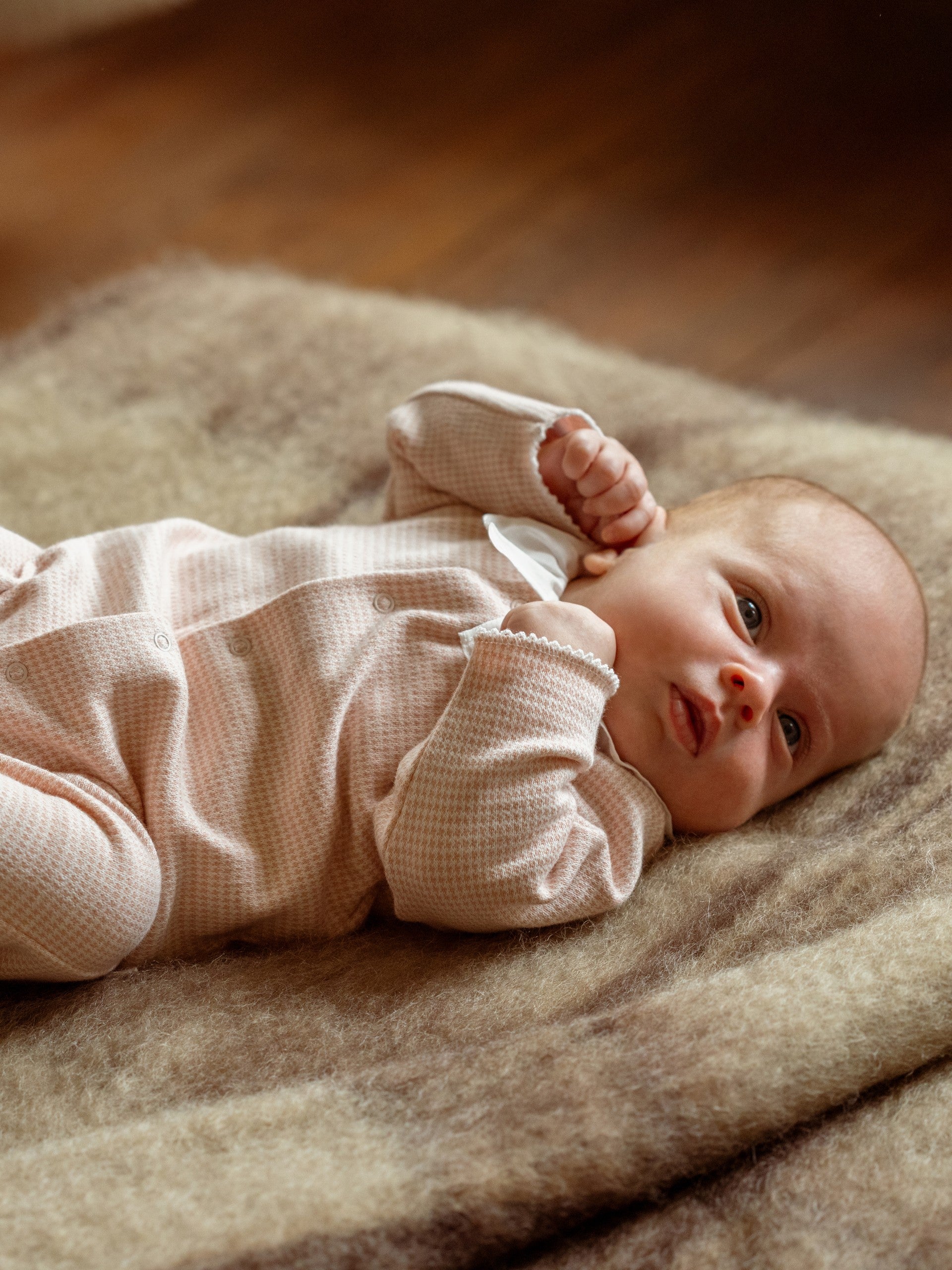 Babygrow em malha jacquard de pied-de-poule com gola de folho - Laranjinha
