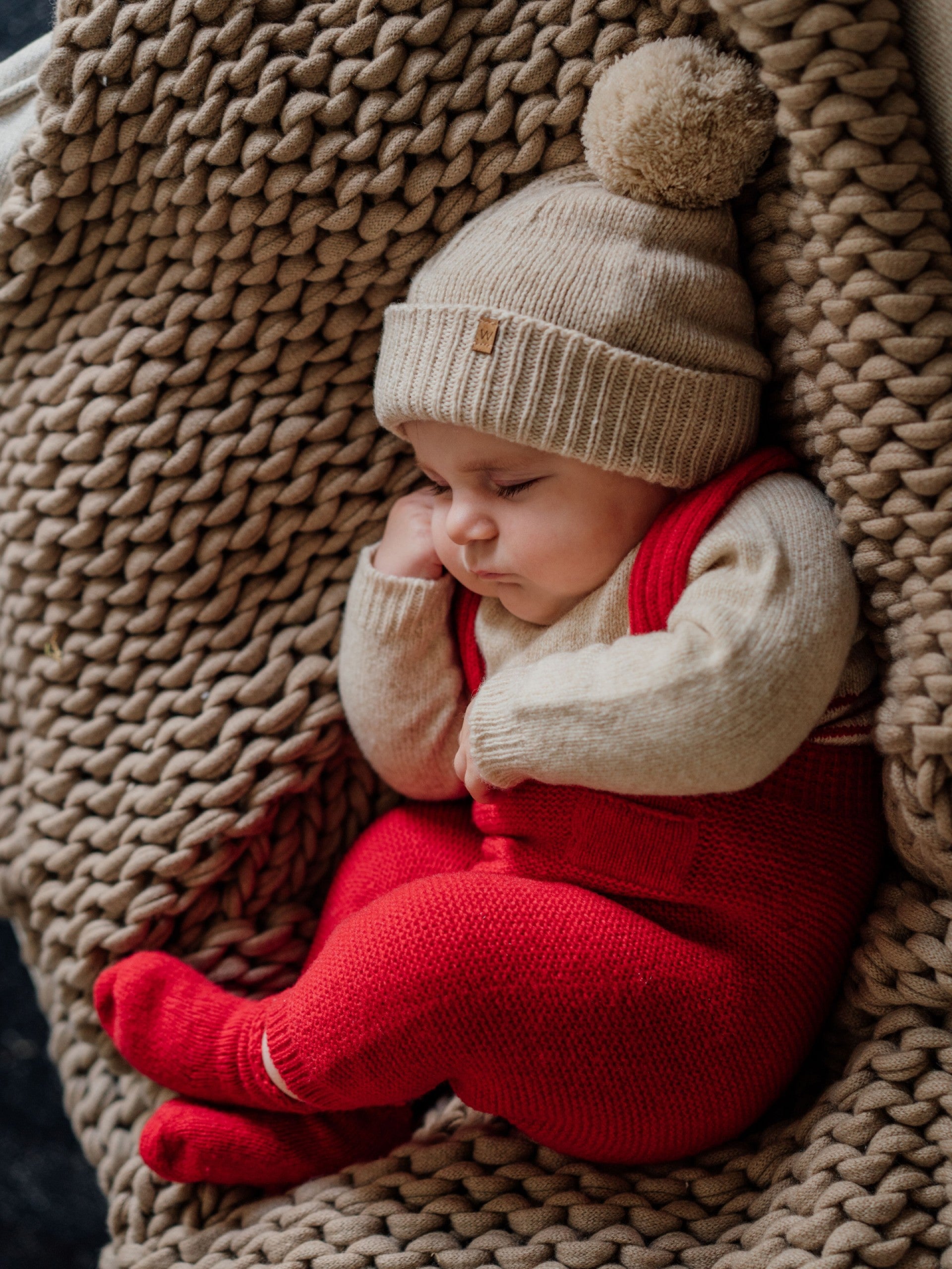 Gorro com pompom tricotado em lã merino | WEDOBLE PLAY - Wedoble