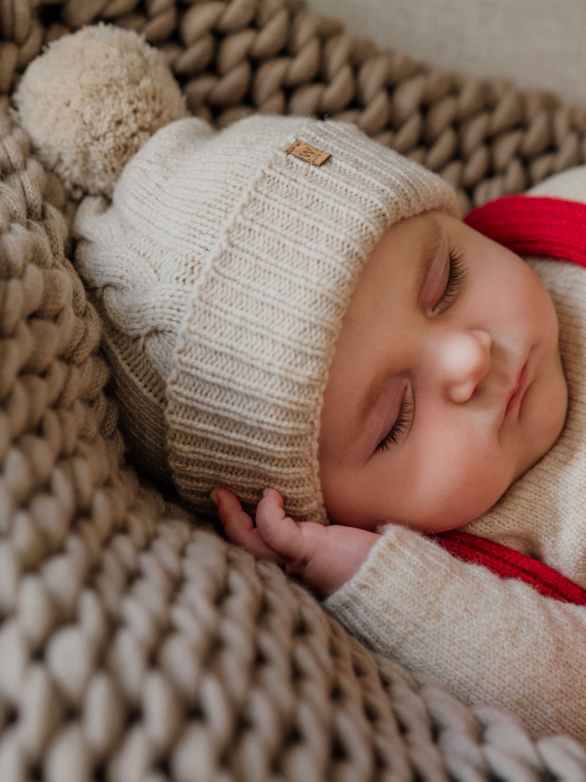 Gorro com pompom tricotado em lã merino | WEDOBLE PLAY - Wedoble