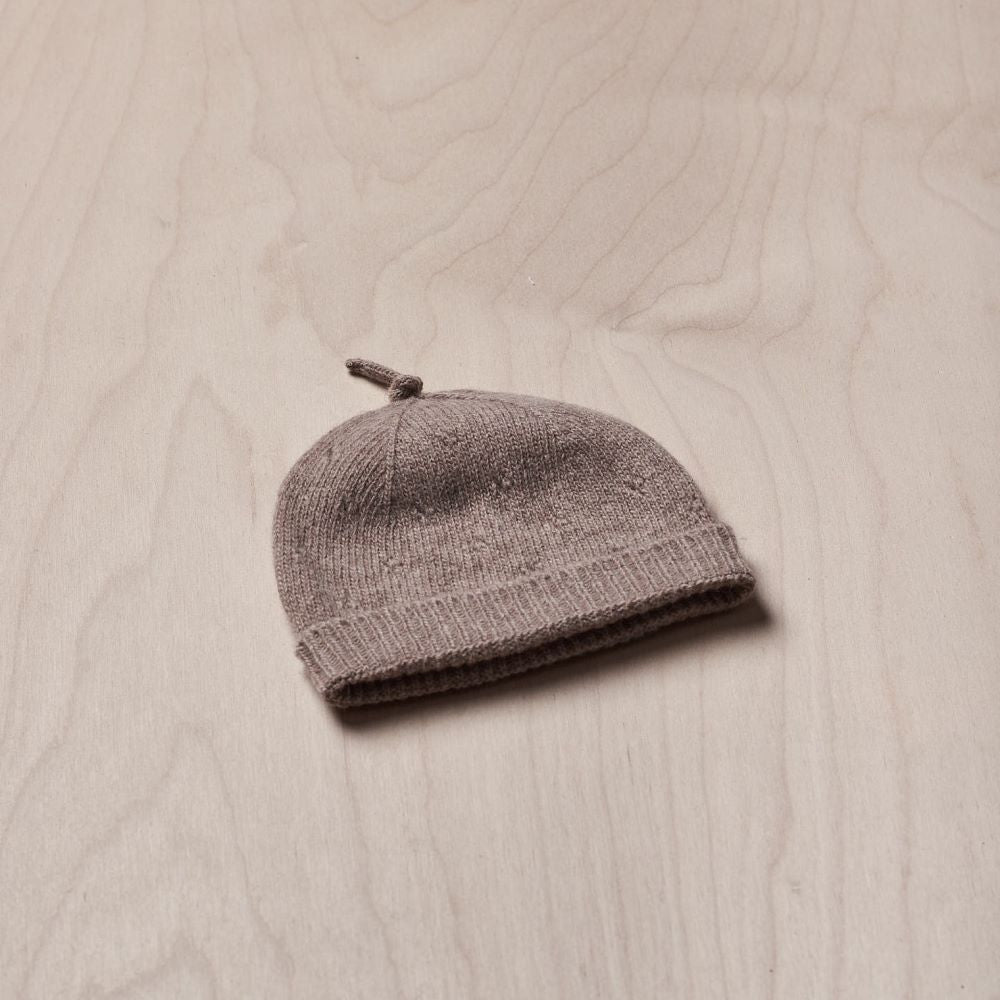 Gorro tricotado em lã TONES OF GARDENS IN WINTER - Wedoble