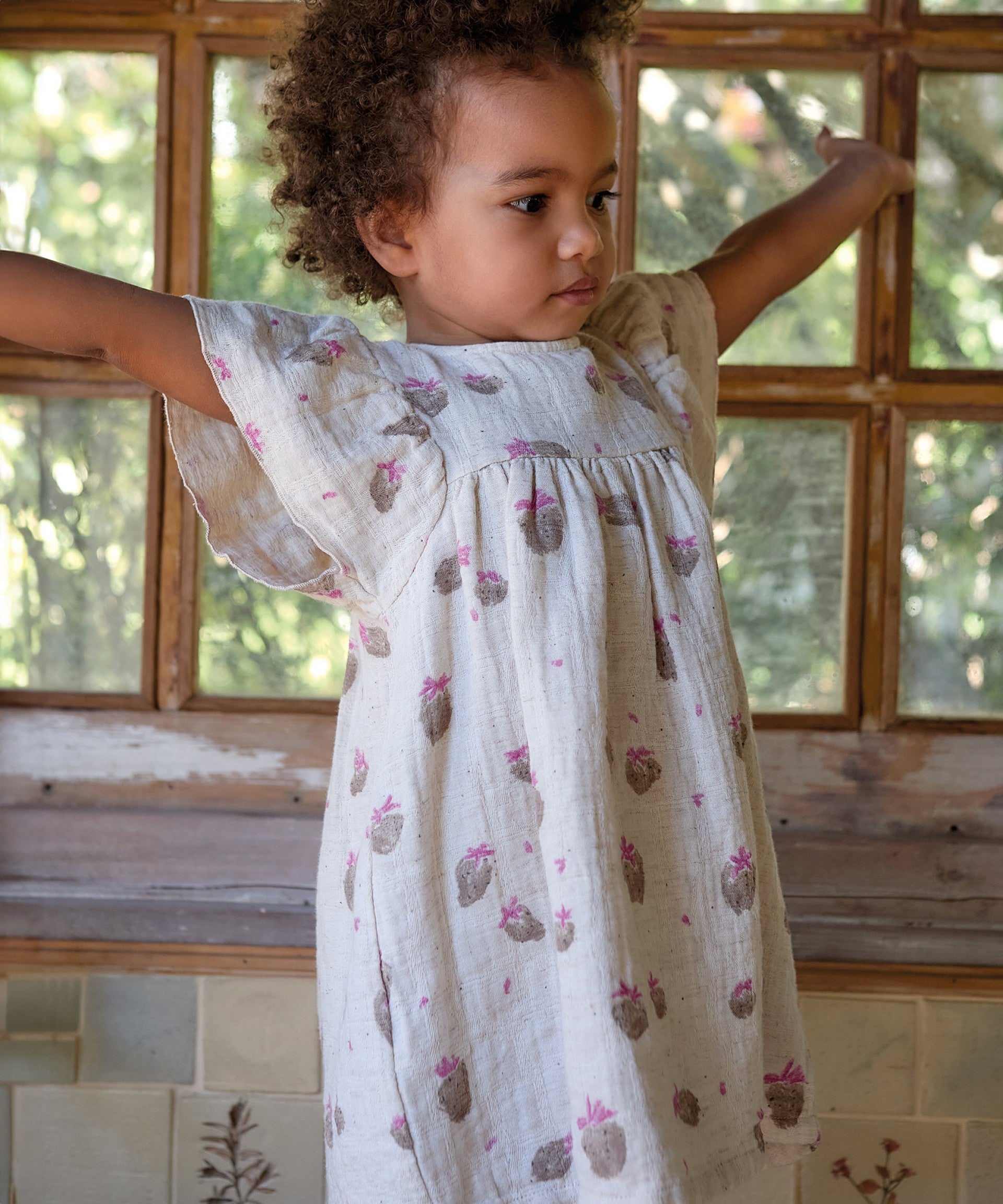 Vestido de tecido com estampado morangos - Play Up