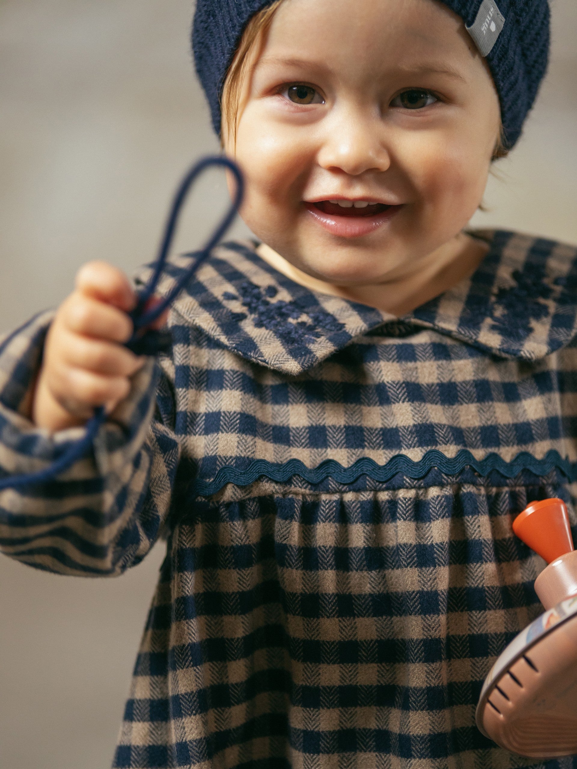 Vestido xadrez com gola bordada em fio de lã - Snug