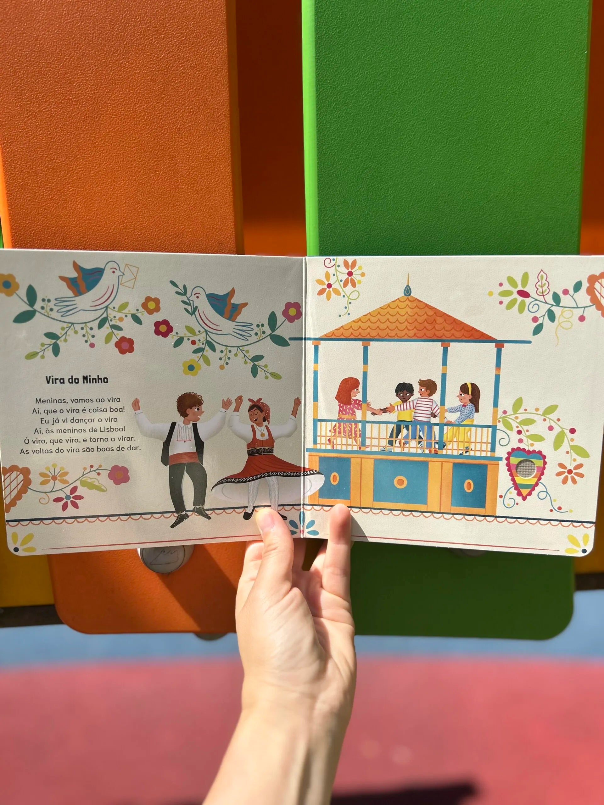 Livro musical "Olaré" - CUCOO