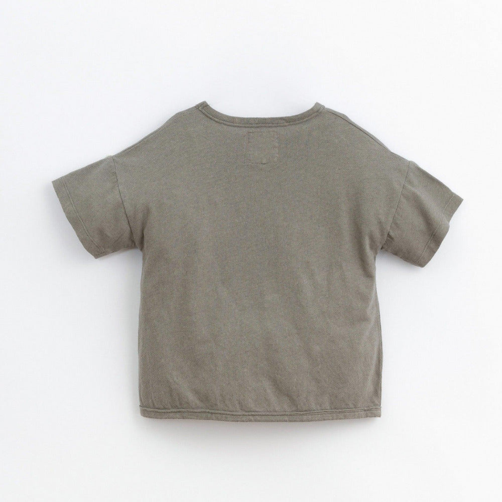 T-shirt com bolso no peito - chuvadeamor