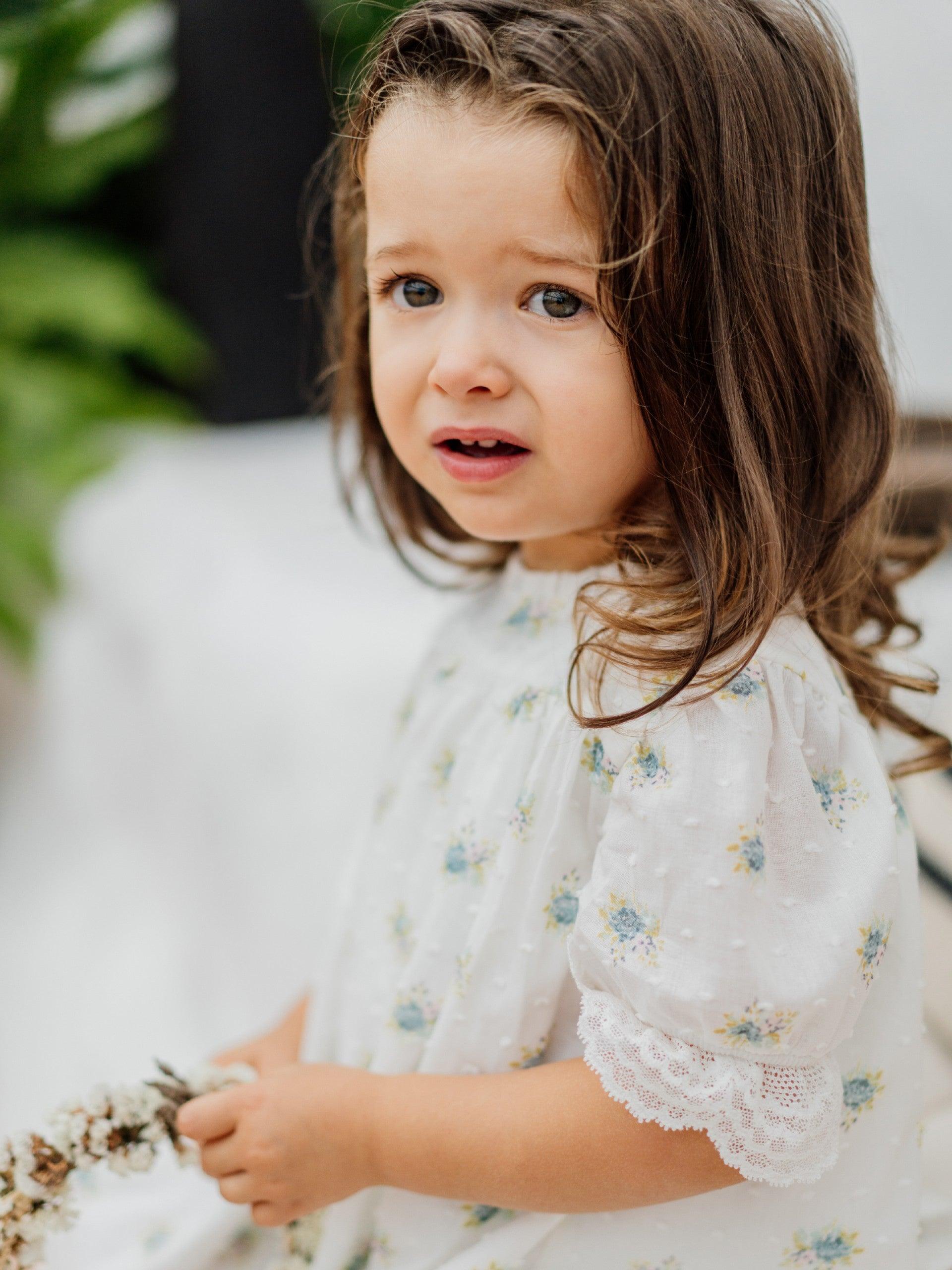 Vestido florido em tecido de algodão | LITTLE LOVE - Wedoble - chuvadeamor