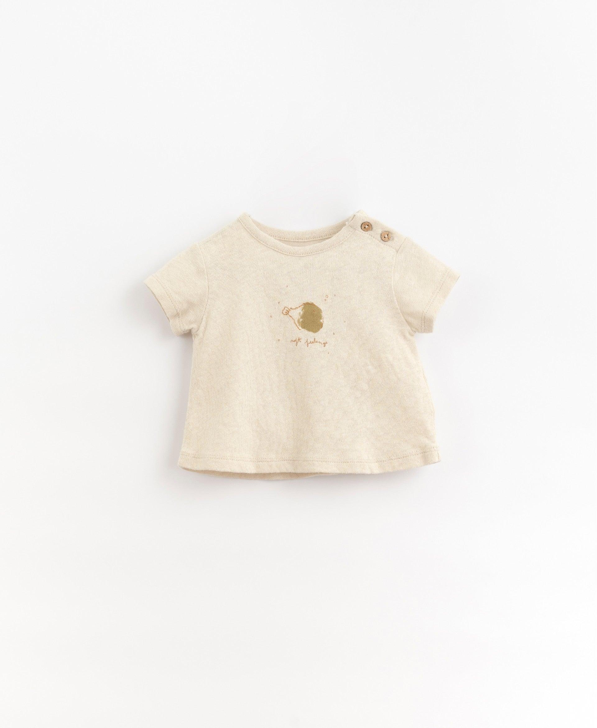 T-shirt com mistura de algodão orgânico e linho - Play Up - chuvadeamor