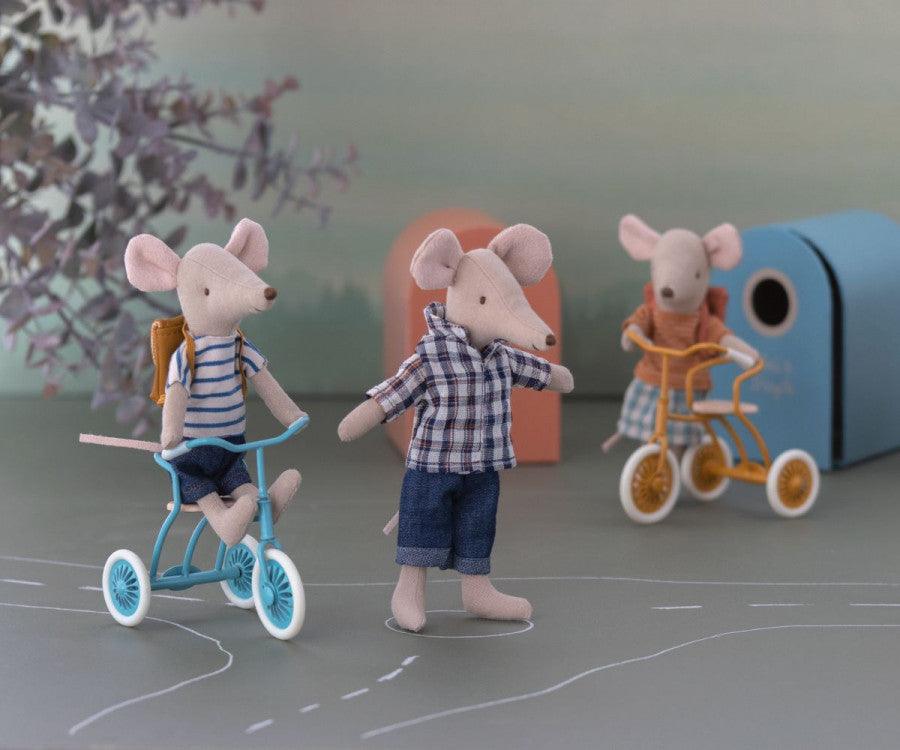 Mini ratinho de pano IRMÃO MAIS VELHO - Maieg - chuvadeamor