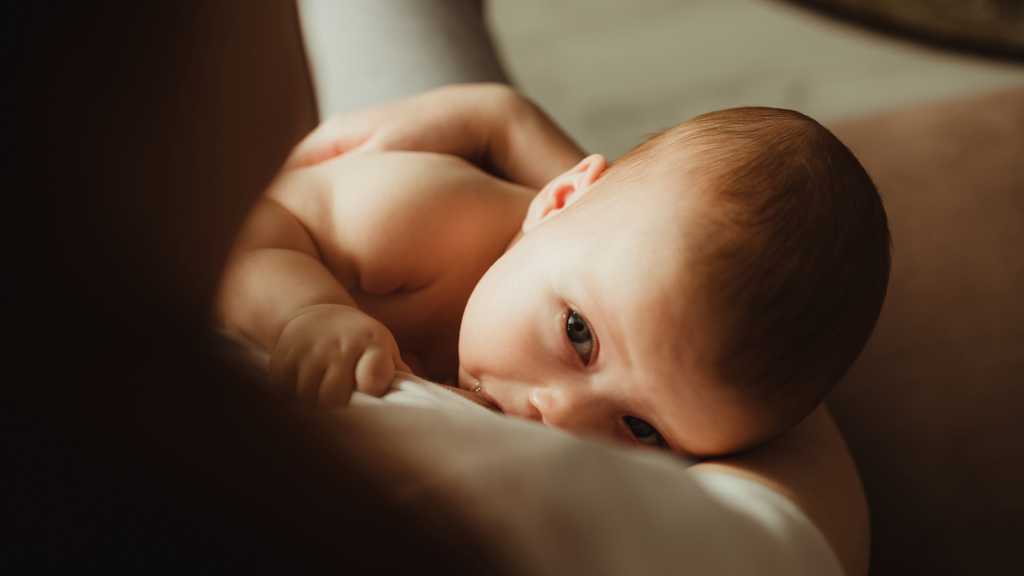 Os benefícios de estimulação visual com alto contraste para os bebés