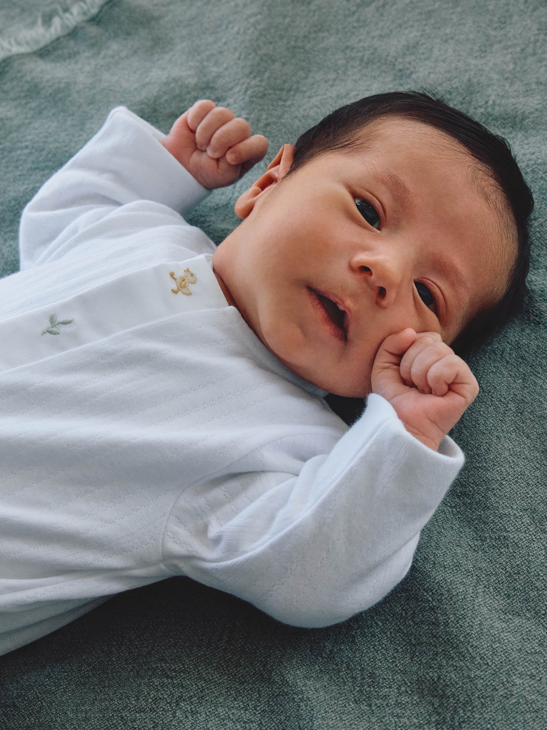 Babygrow algodão orgânico com detalhe de bordado - Laranjinha