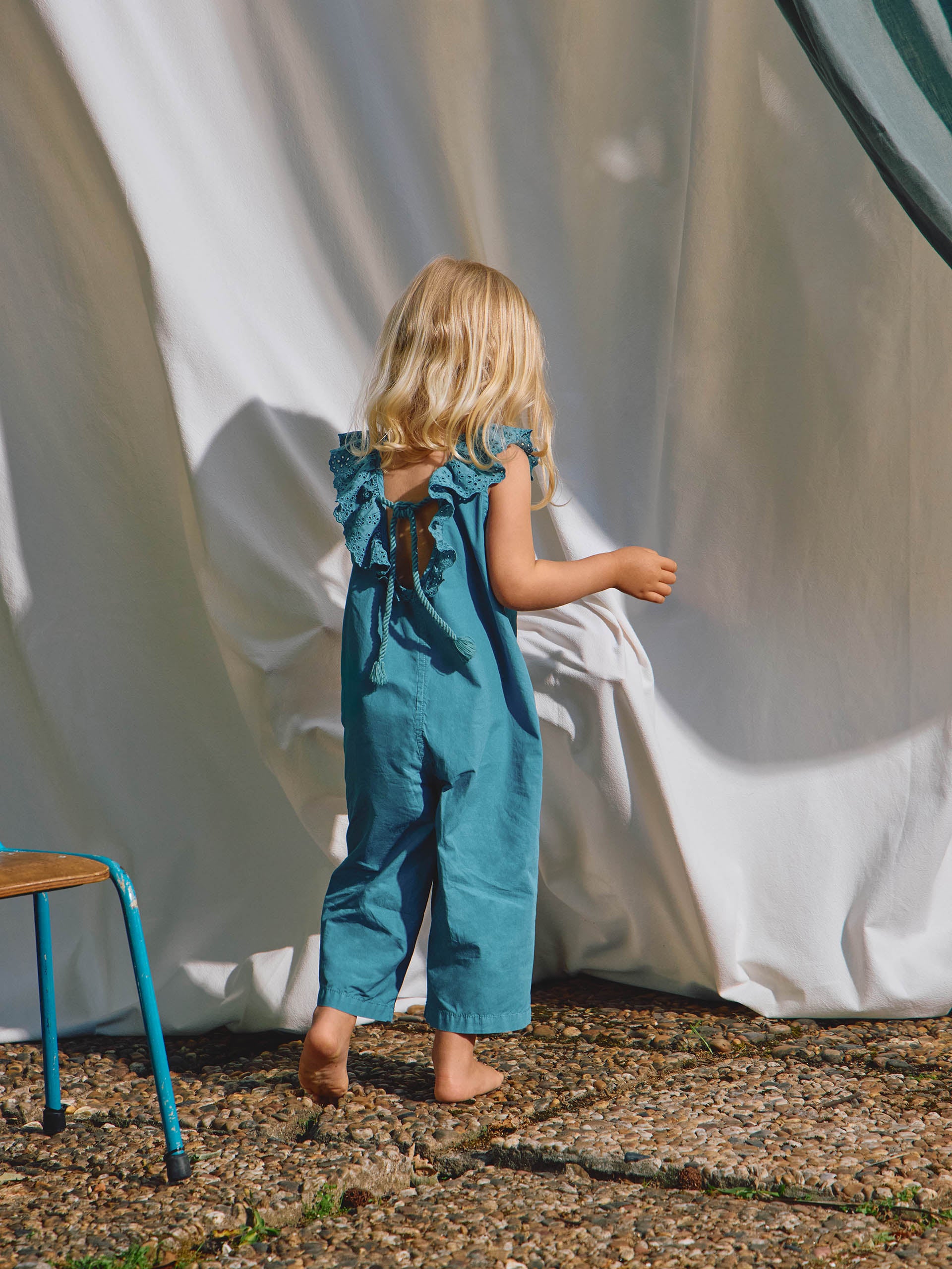 Jardineiras em sarja com gola em bordado inglês - Laranjinha