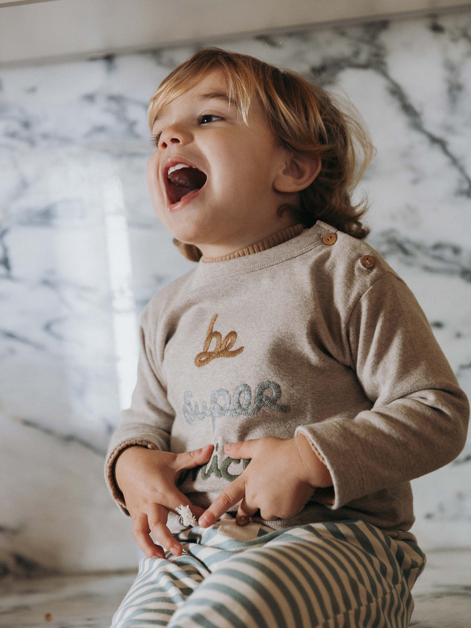 Longsleeve em algodão com bordado 'be super nice' - SNUG
