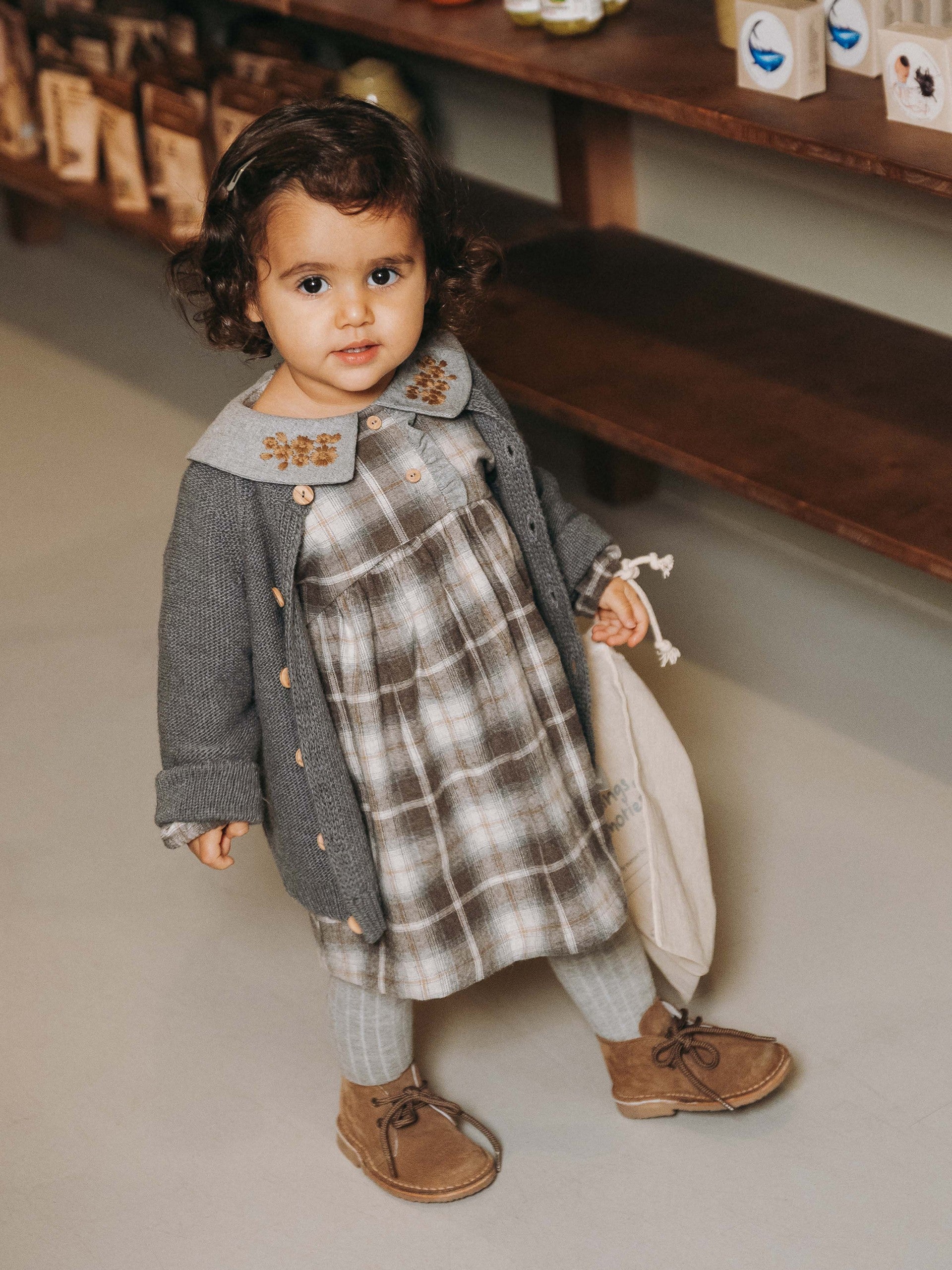 Vestido xadrez com detalhe de bordado na gola - SNUG