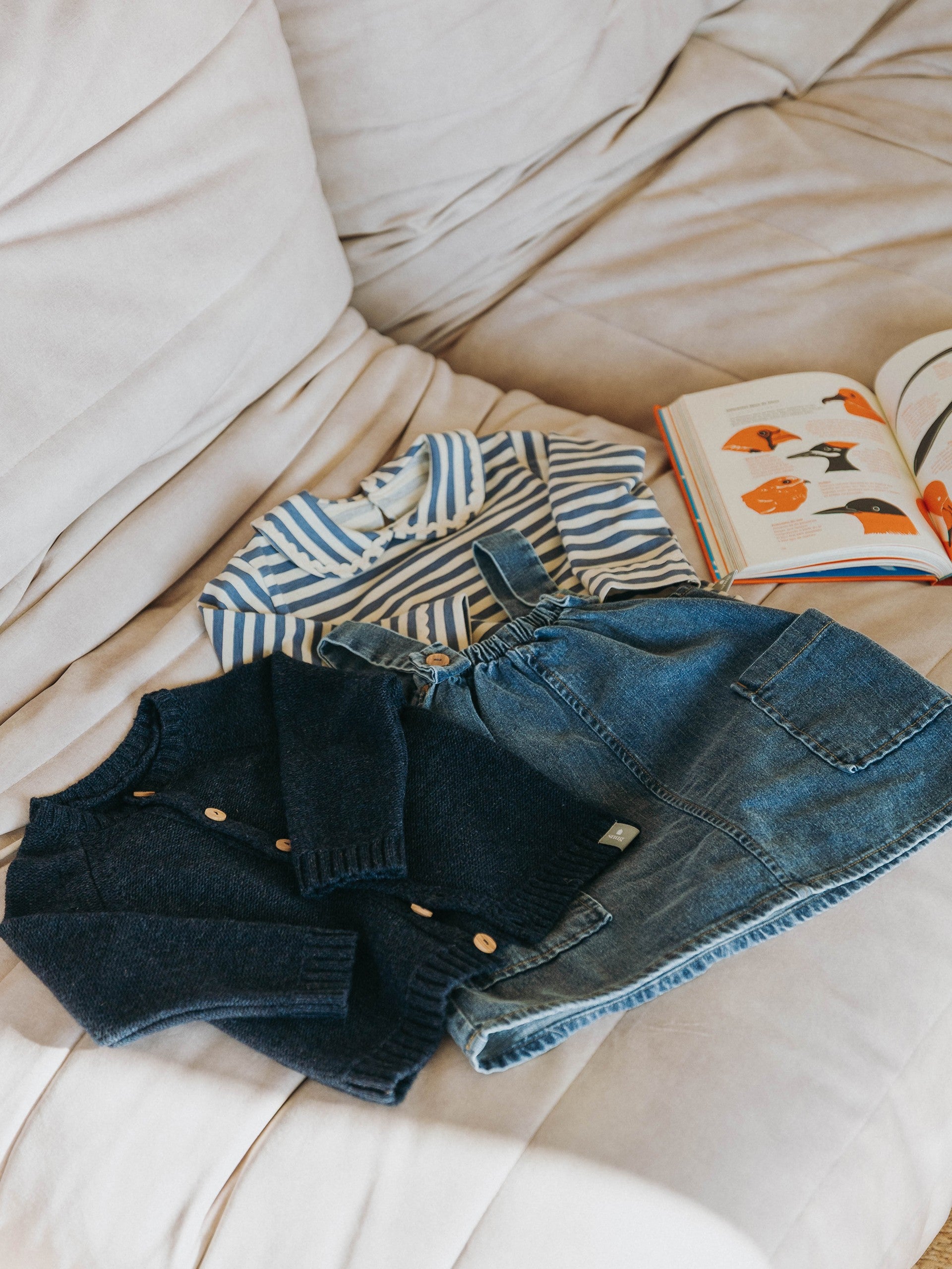 Saia de peito em denim de algodão orgânico - SNUG