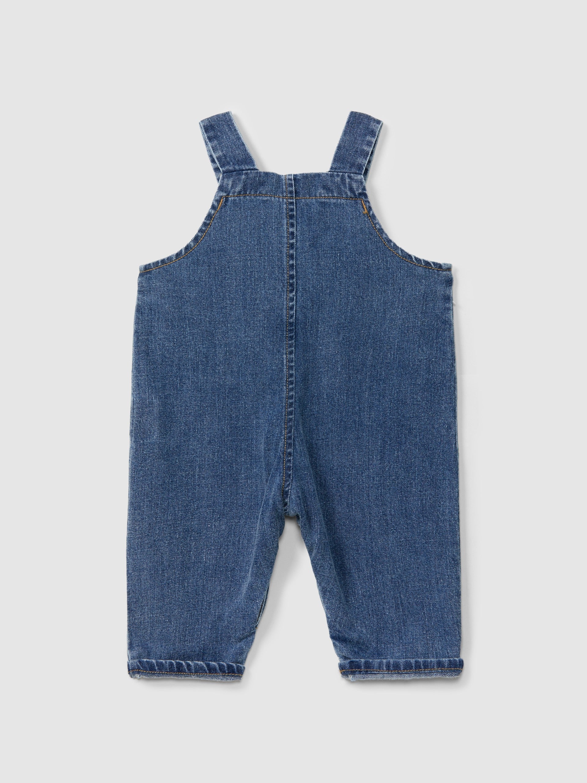 Jardineiras em denim de algodão orgânico com detalhe de bordado - SNUG
