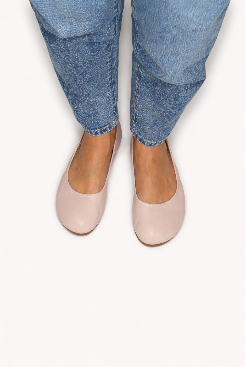 Sabrinas SARA Nude - MUM Barefoot