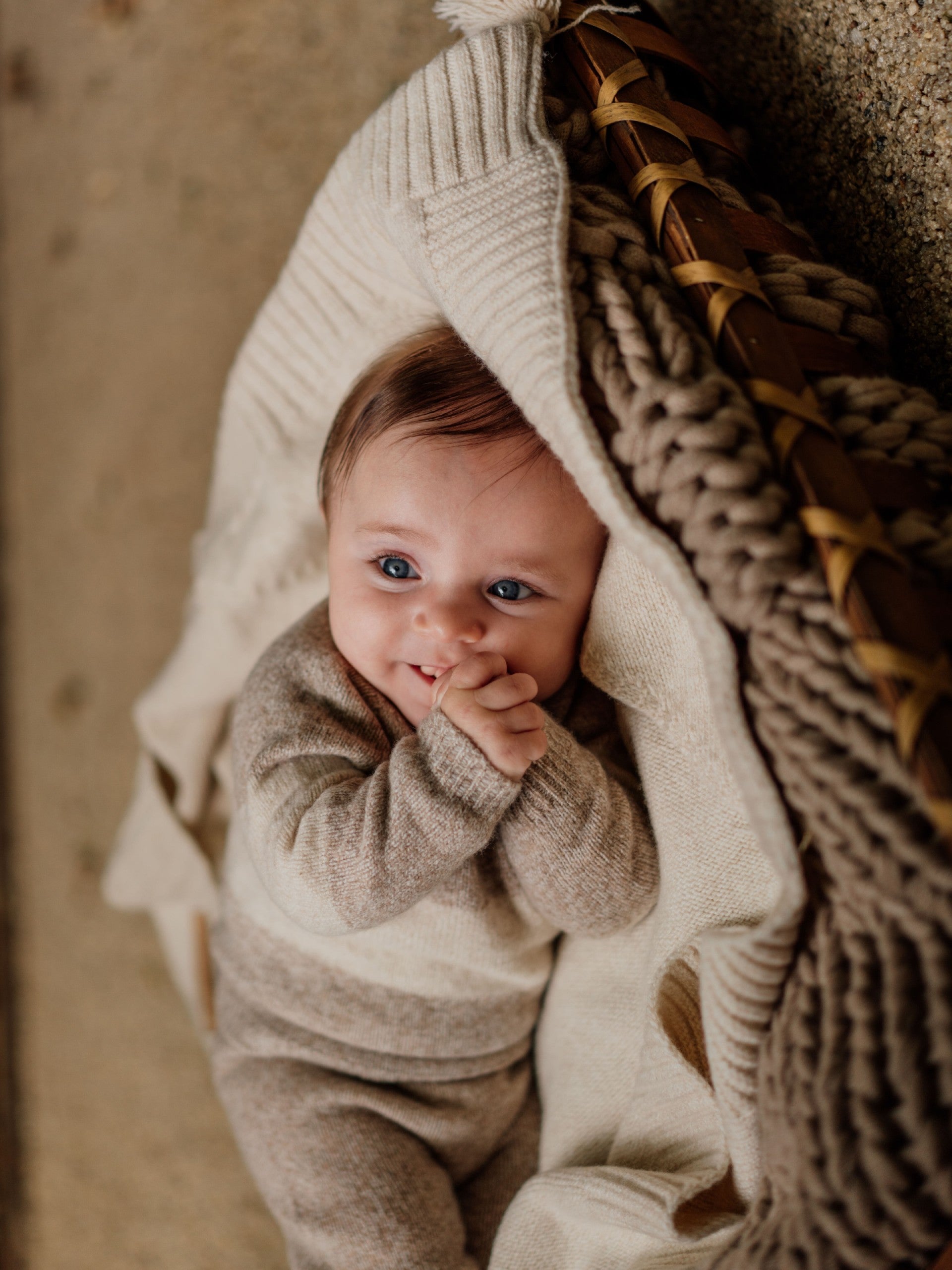 Babygrow com ursinho tricotado em lã merino | LITTLE TEDDY BEAR - Wedoble