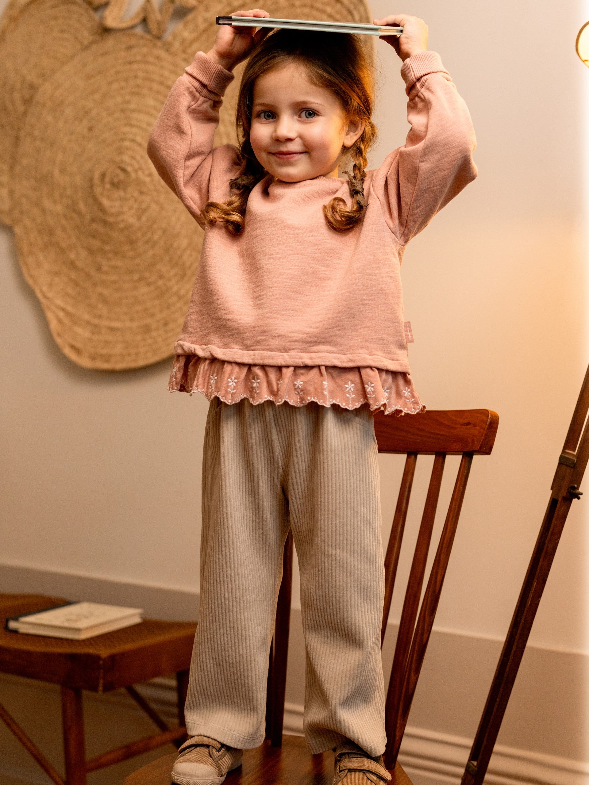 Sweatshirt com folho flores bordadas - Laranjinha