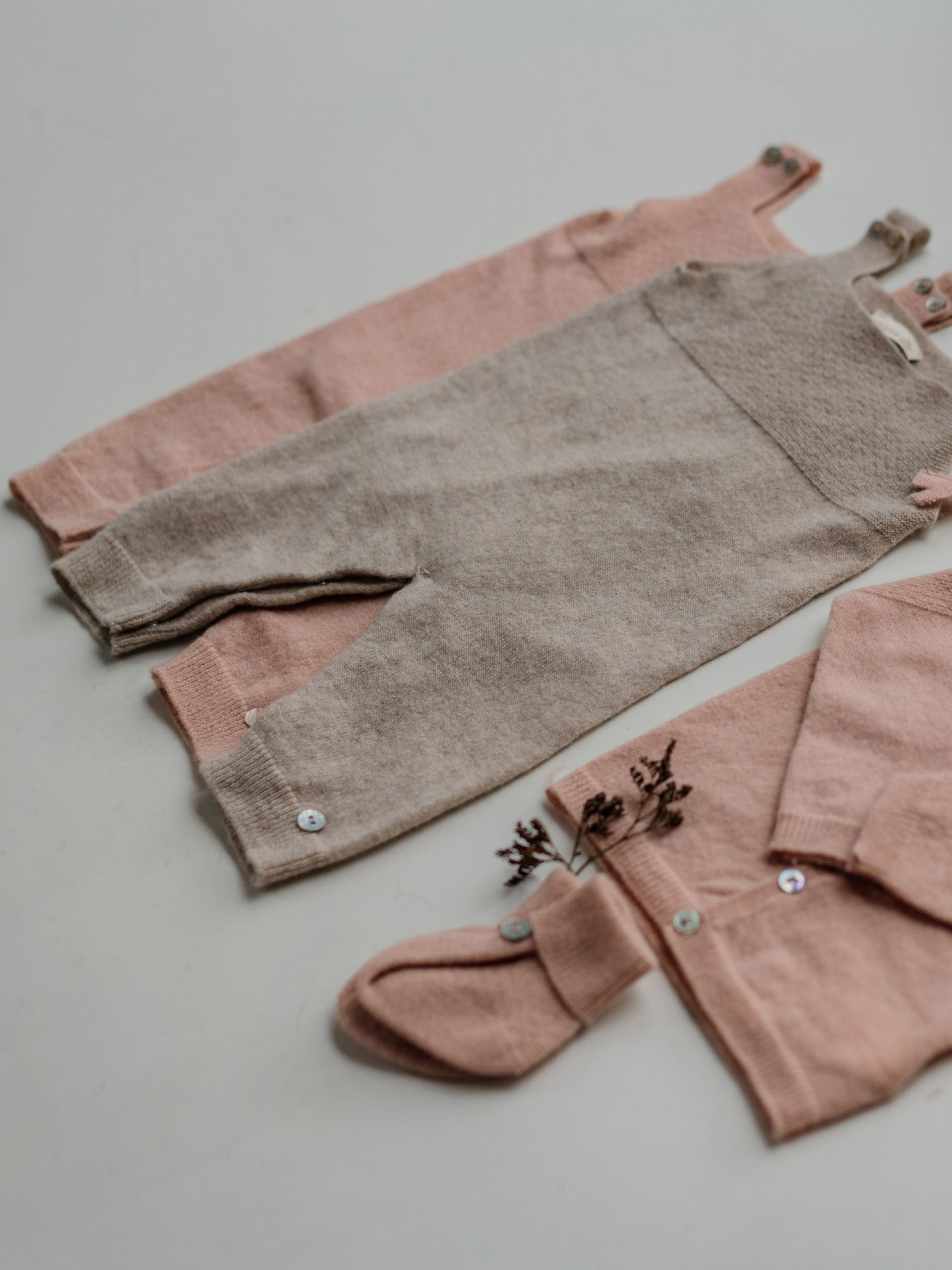 Carapins tricotados em lã merino e caxemira | LITTLE LOVE - Wedoble