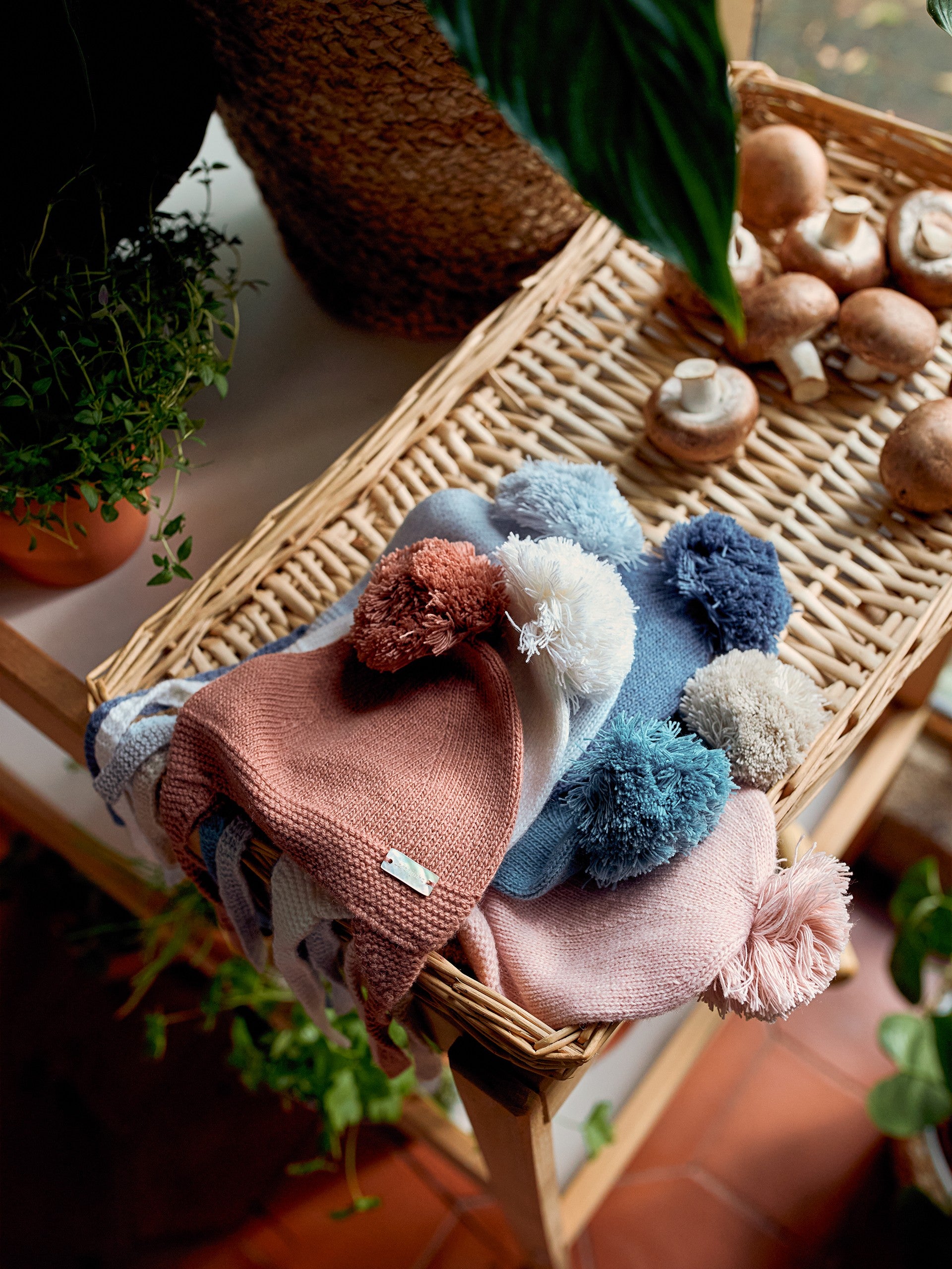 Gorro tricotado com pom-pom - Laranjinha