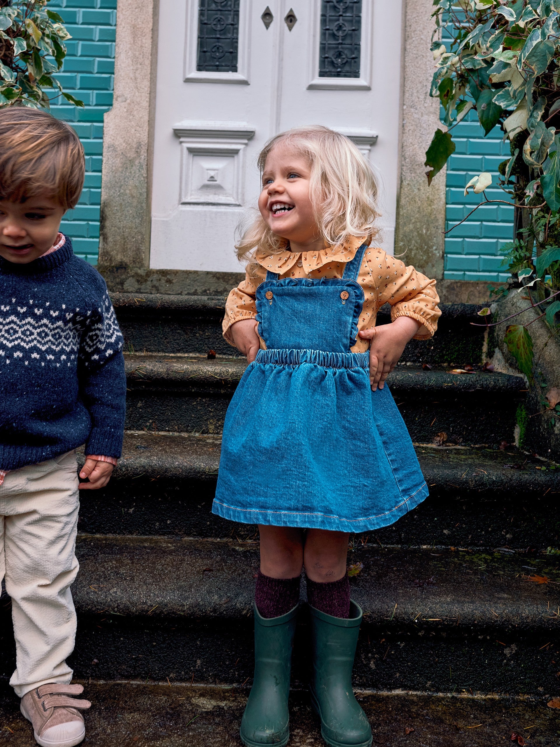 Saia de peito em ganga com detalhe de folho - Laranjinha