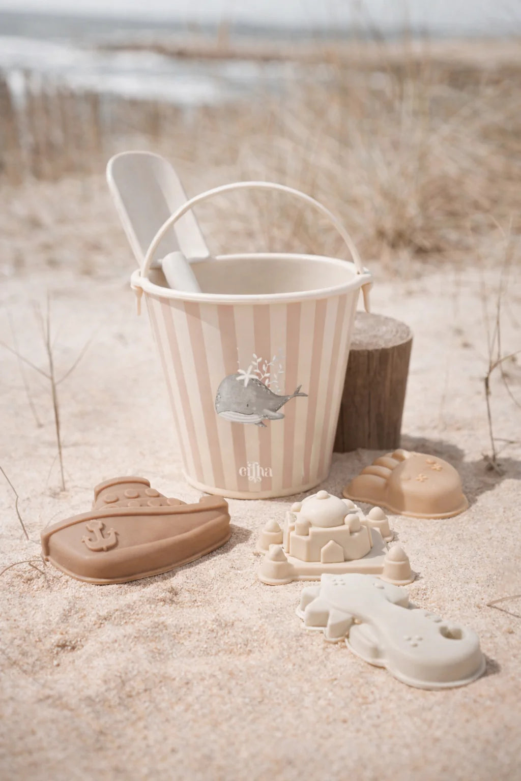 Beach Bucket Set - Stripped Whale - MRS ERTHA