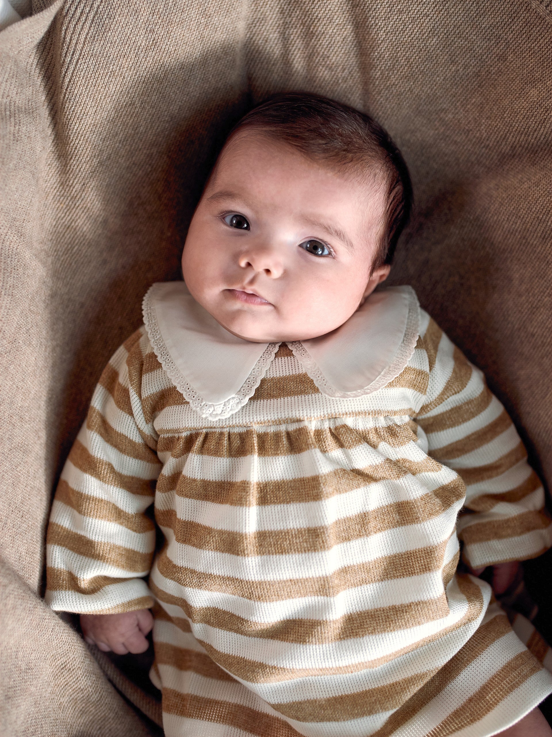 Vestido de riscas com gola detalhe de renda - Laranjinha