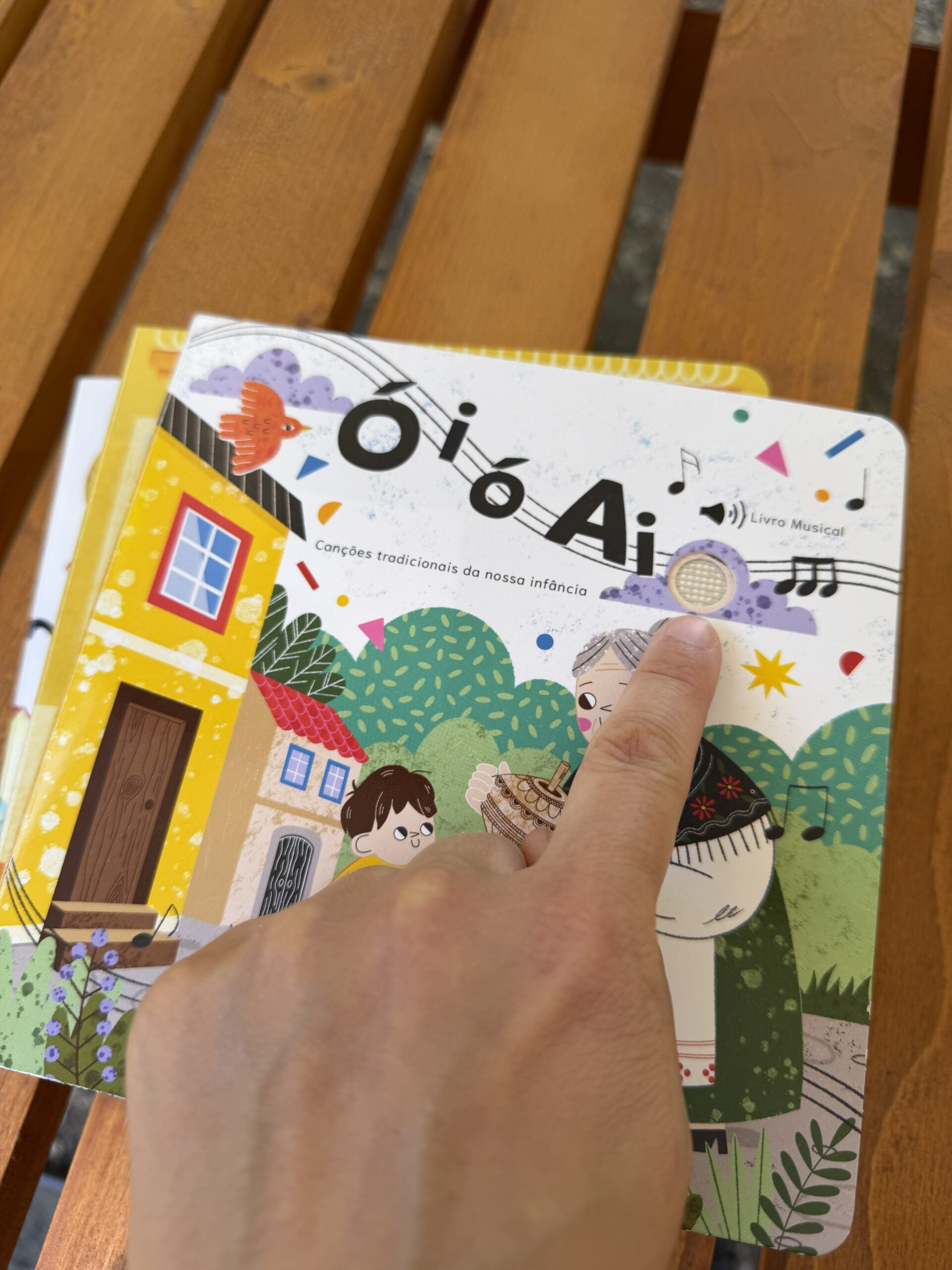 Livro musical "Ó i ó Ai" - CUCOO