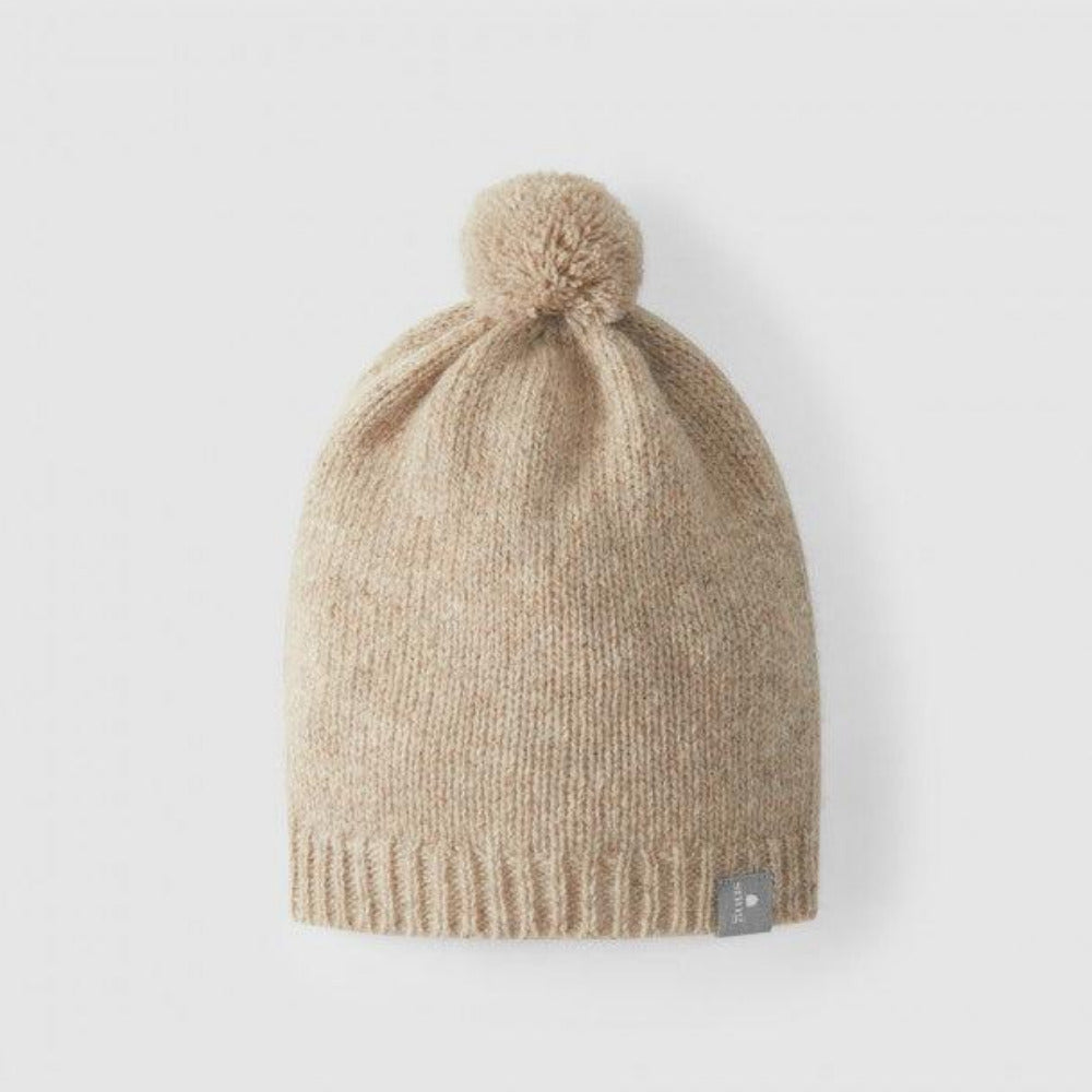 Gorro tricotado com pom-pom