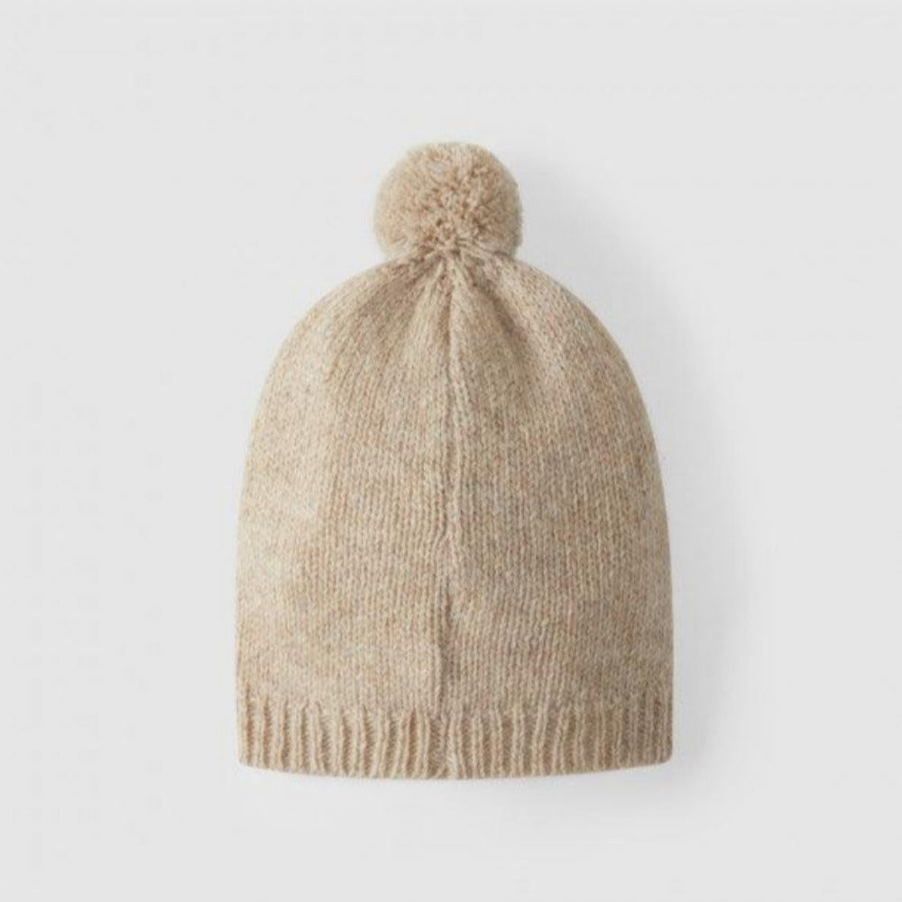 Gorro tricotado com pom-pom
