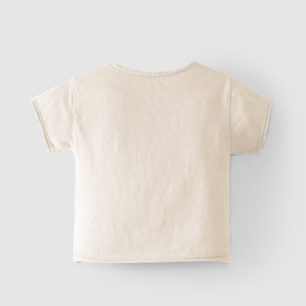 T-shirt lisa com bolso - Snug - chuvadeamor