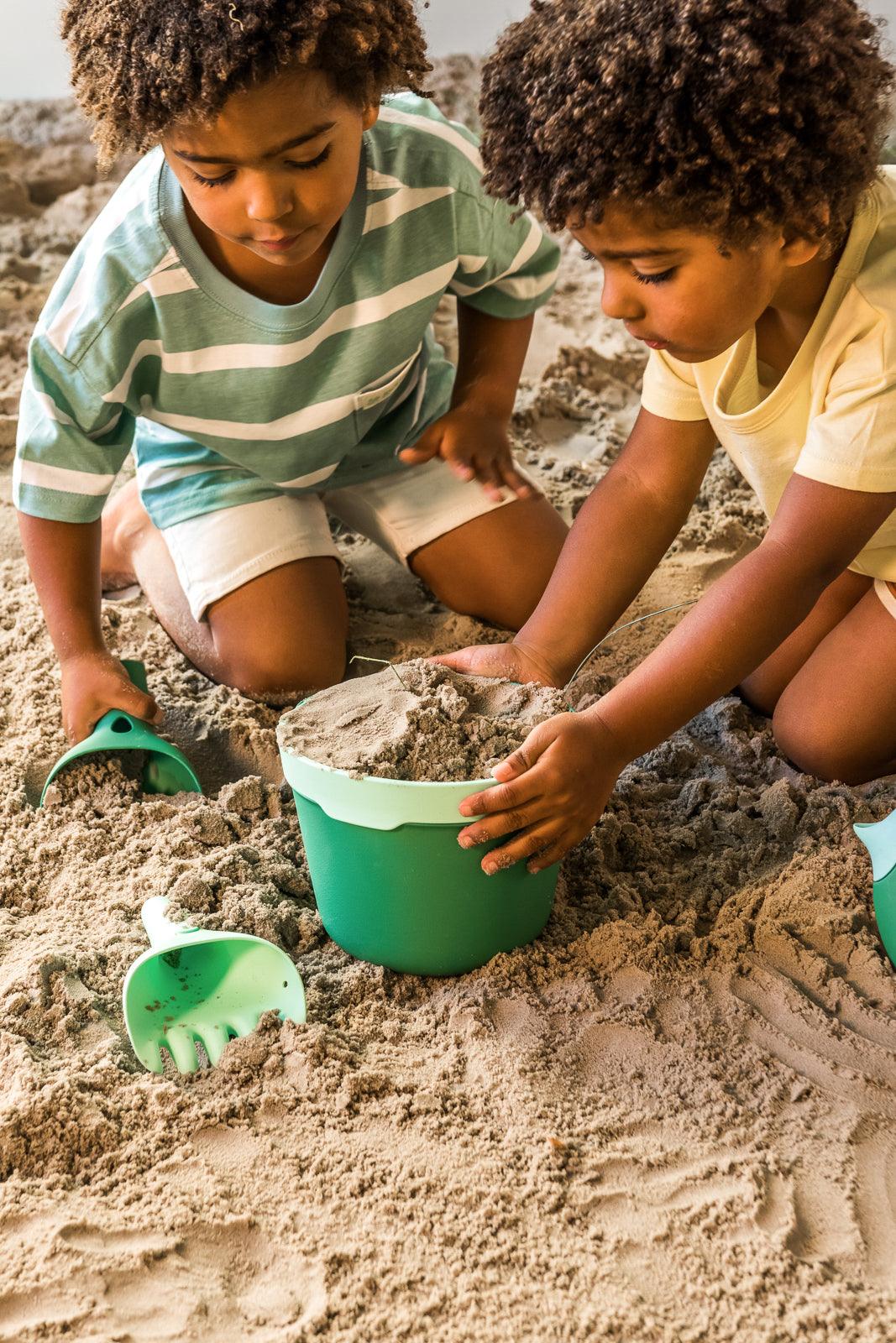 Ancinho e escovadora 2 em 1 - Quut